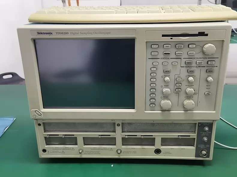 泰克 TDS8200 数字采样示波器维修案例技术文档